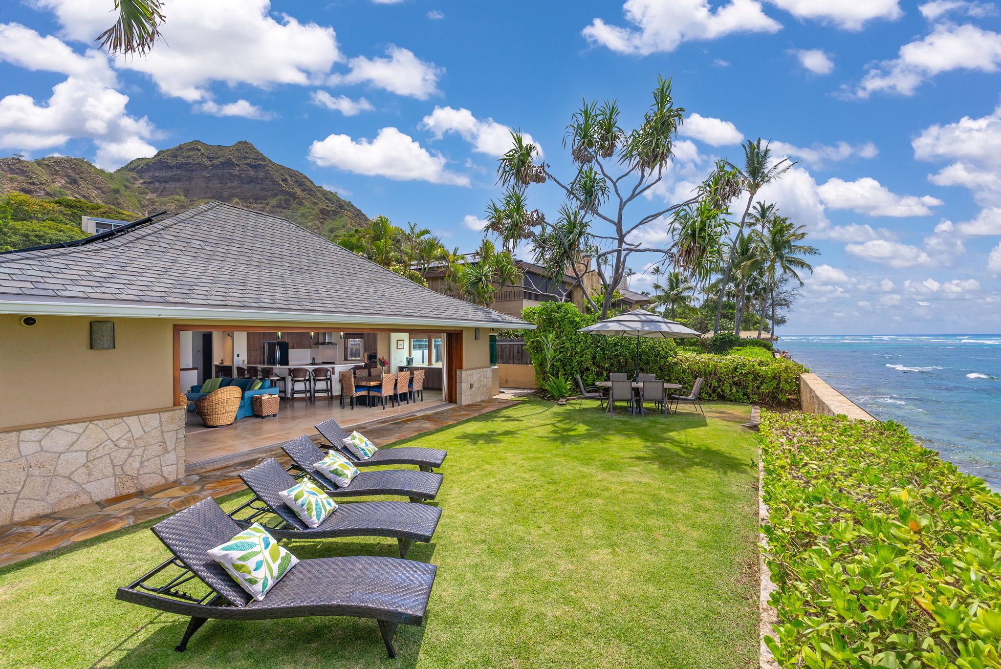 Hale Makai at Diamond Head Oceanfront Estate