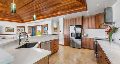 Hale Makai at Diamond Head: Stunning Oceanfront Estate w/Private Pool & AC