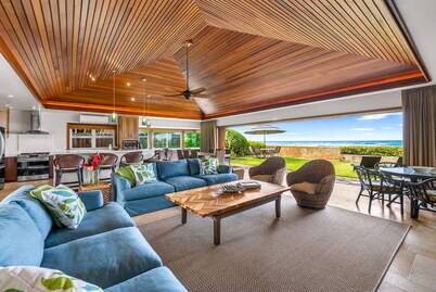 Hale Makai at Diamond Head: Stunning Oceanfront Estate w/Private Pool & AC