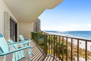 Condo (Commodore 410 (3/3)) | Balcony