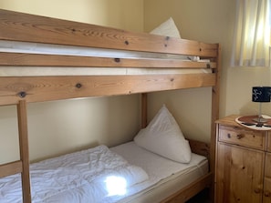 2 Schlafzimmer, Babybetten, kostenloses WLAN