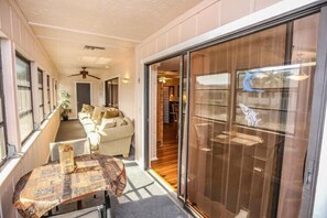 House, 2 Bedrooms | Balcony