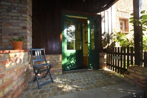 Exterior detail - Nr. 1 Fewo mit Kamin und Terrasse - Ferienwohnungen Alter Bahnhof mit Terrasse und Garten OFC 06 (Rerik)