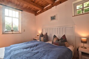 2 Schlafzimmer, Reisekinderbett, Bettwäsche