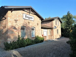 Unclassified image, 2 of 33, button