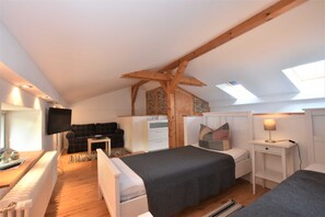 2 chambres, lit de bébé portatif, literie fournie