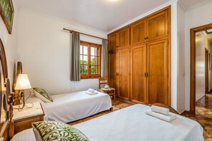4 bedrooms, in-room safe, iron/ironing board, free WiFi - JALIMA (Cala Blanca)