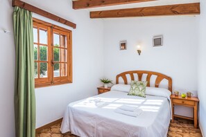 4 bedrooms, in-room safe, iron/ironing board, free WiFi - JALIMA (Cala Blanca)