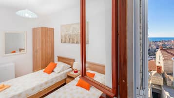 Twin kamer (Twin Room with Shared Bathroom) | 2 slaapkamers, wifi