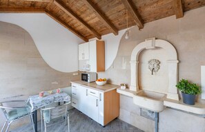 Twin Room (Twin Room with Shared Bathroom) | Property amenity - Rooms Ivo (Dubrovnik)