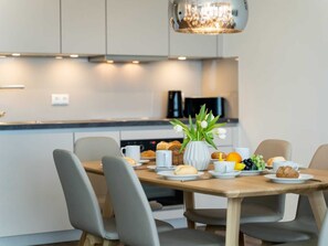 Unclassified image, 4 of 25, button