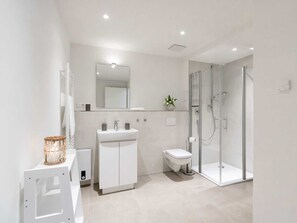 Unclassified image, 2 of 25, button