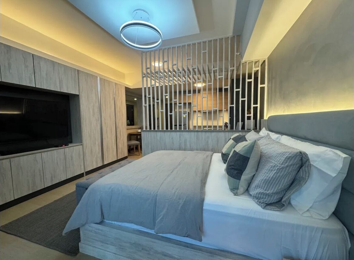 In-room safe, soundproofing, free WiFi, bed sheets