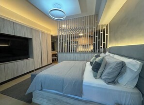 Luxury Studio | In-room safe, soundproofing, free WiFi, bed sheets - Honeymoon Suite (Tagaytay)