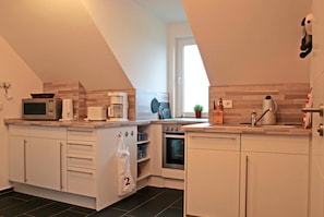 Kühlschrank, Mikrowelle, Ofen, Geschirrspüler