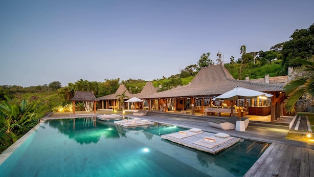 A resort with a large swimming pool, wooden deck, and thatched-roof structures. - Palatial Wooden Villa, 4br, Lovina (Banjar)