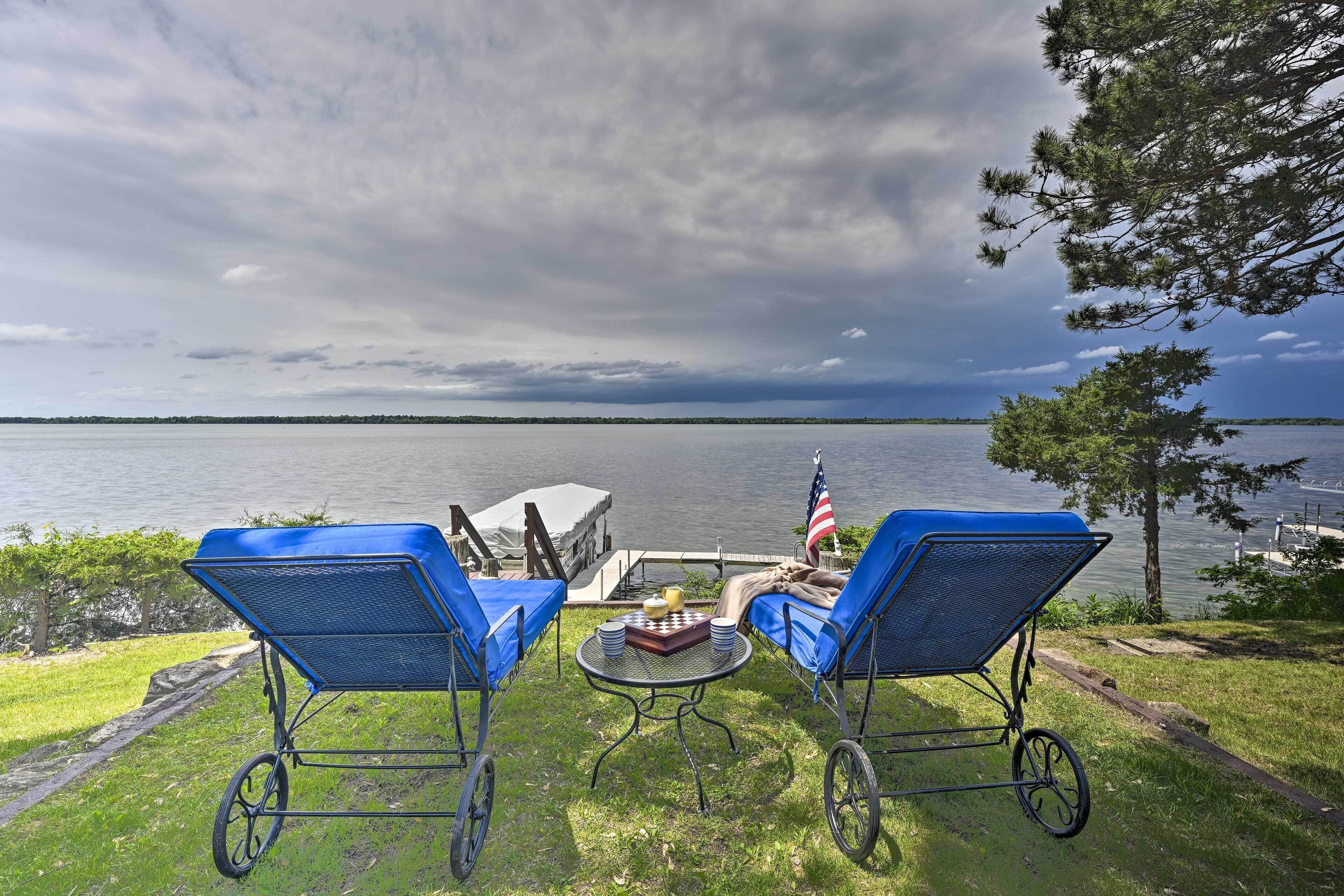 Breathtaking Castle Rock Lake Home: Waterfront Lot
