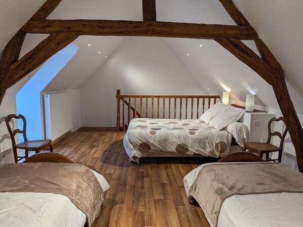 1 bedroom, free WiFi, bed sheets - Charming, Bright Cottage in Village Center - Comfort and Tranquility Near Orleans (Épieds-en-Beauce)