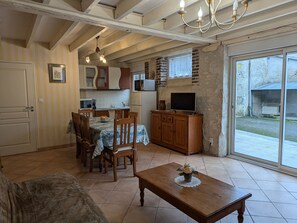 Interior - Charming, Bright Cottage in Village Center - Comfort and Tranquility Near Orleans (Épieds-en-Beauce)
