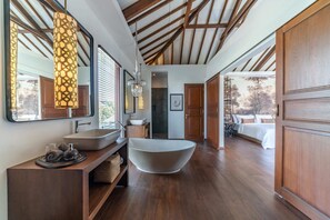 Bathroom | Shower, towels - Contemporary Private Villa, 4 BR, Canggu With Staff (Canggu)