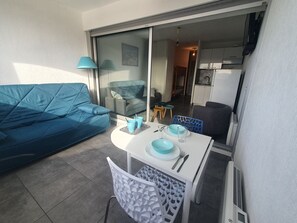 TV - Studio cabin in Sète with air conditioning and parking, near canal (Sète)