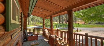 Teddy Bear Lodge by Destination Big Bear : Rocky Mountain Log Home Adjacent to the Nation Forest!