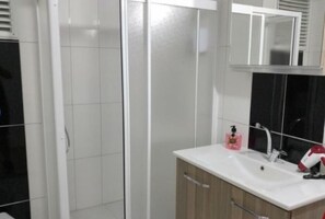 Apartemen Kota | Kamar mandi | Shower