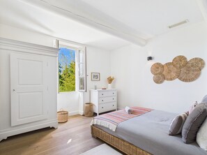 8 bedrooms, free WiFi