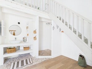 Interior - Spacious Provençal Villa with Pool, 8 Bedrooms and Billiard Room in Eygalières! (Eygalières)