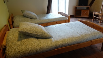 3 bedrooms, free WiFi, bed sheets