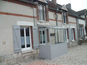 Exterior - Spacious 3-BR Home, Near Loire Castles, 1.5h from Paris (La Bussière)