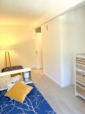 3 habitaciones, tabla de planchar con plancha y wifi gratis 