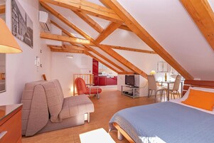 Studio Apartment Espana 3 | 1 soverom, lydisolert, strykejern/-brett og wi-fi (inkludert)