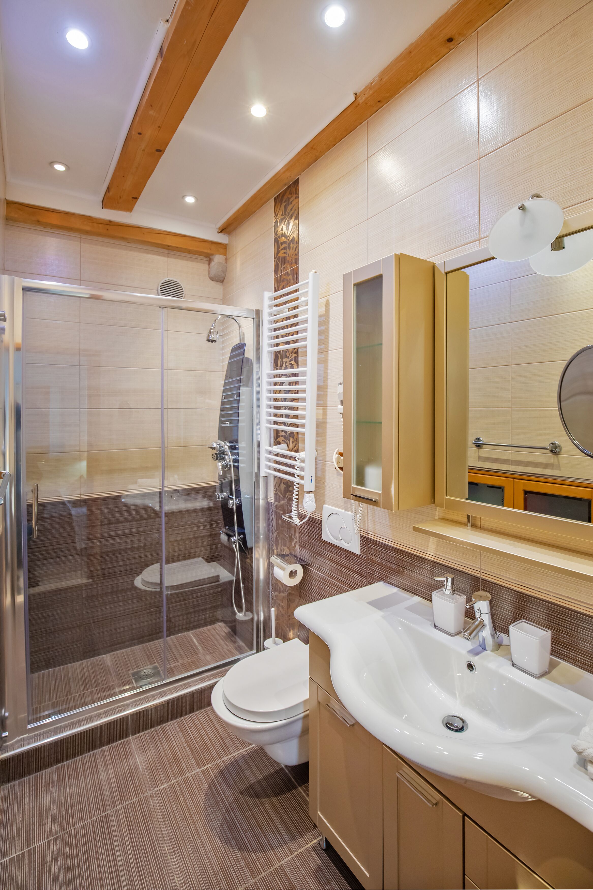 Departamento de lujo | Baño | Regadera, amenidades de baño gratuitas, secadora de cabello, toallas 