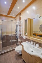 Ducha, artículos de tocador gratuitos, secador de pelo, toallas