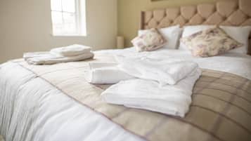 4 bedrooms, iron/ironing board, travel crib, free WiFi