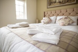 4 bedrooms, iron/ironing board, travel cot, free WiFi