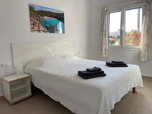 2 bedrooms, in-room safe, iron/ironing board, free WiFi - Modern apartment with a fantastic view Vistamar 3 (Cala en Porter)