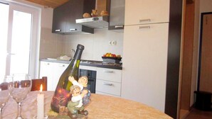 Luokittelematon kuva, 3 kautta 18, painike