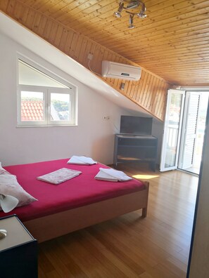 1 habitación, tabla de planchar con plancha y acceso a internet 