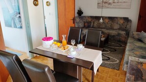 Dining - Apartment Karlo, (16312), Supetar, hr (Supetar)