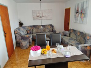 TV - Apartment Karlo, (16312), Supetar, hr (Supetar)