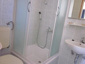 Suihku, hiustenkuivaaja