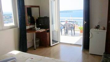 1 slaapkamer, een strijkplank/strijkijzer, internet, beddengoed