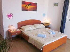 1 bedroom, iron/ironing board, Internet, bed sheets