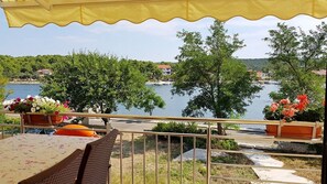 Outdoor dining - Apartment Zvonko, (16323), Veli Rat, hr (Veli Rat)