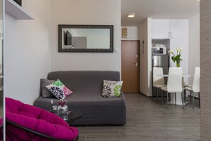 Studio (Studio Apartment with City View) | Salle de séjour