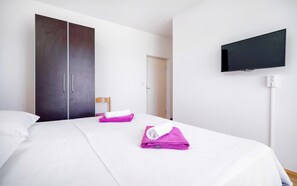 1 bedroom, internet, bed sheets - Apartments Ante, (16366), Vodice, hr (Vodice)
