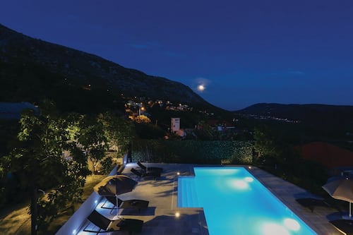 Villa (Four-Bedroom Apartment with Private P) | Pool | Außenpool, Sonnenschirme, Liegestühle