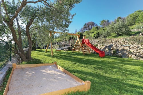 Villa (Four-Bedroom Apartment with Private P) | Garten
